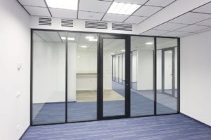 Противопожарная перегородка с дверью в офис / серия FRM5343